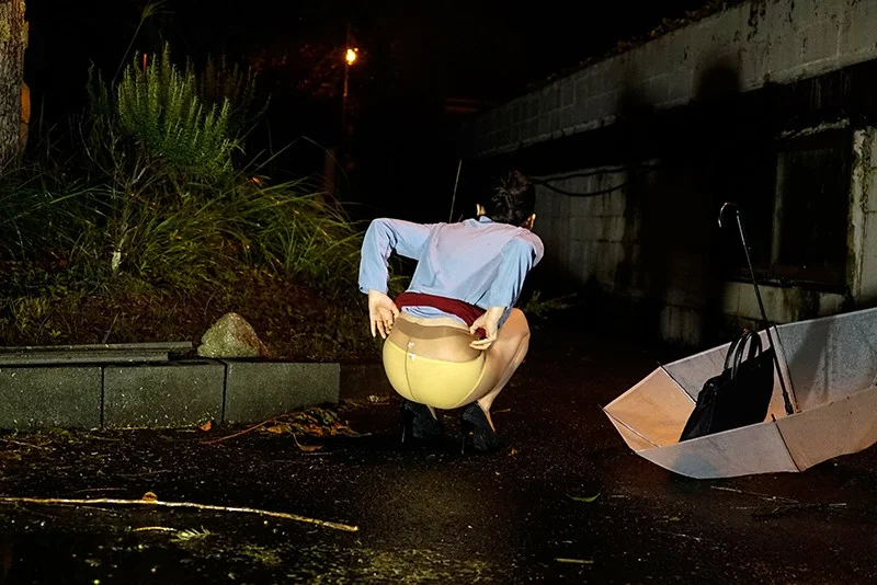 「野ション中にヤられたインテリ女は小便をまき散らしながらも絶頂を我慢できない！」VOL.1（1dandy00638）サンプル画像4