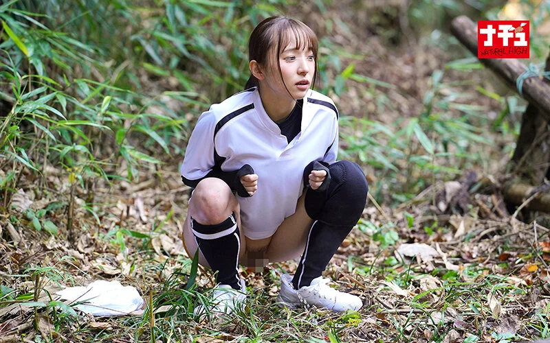 「おしっこ見るの好きなら舐めてみる？」野ションを覗かれた男を捕まえ飲尿クンニさせる運動部女子（1nhdtc00081）サンプル画像10