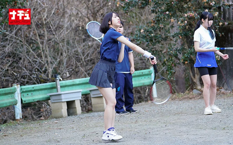 「おしっこ見るの好きなら舐めてみる？」野ションを覗かれた男を捕まえ飲尿クンニさせる運動部女子（1nhdtc00081）サンプル画像5