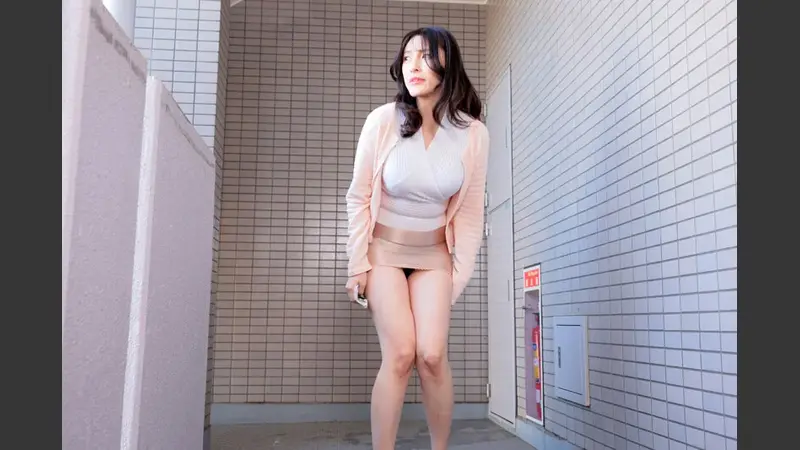 「こんなところでゴメンなさい…。でも、もう我慢出来なかったの…」 VOL.2 トイレが故障で使えず膀胱限界の放尿婦人27人（aqmb00039）アイキャッチ