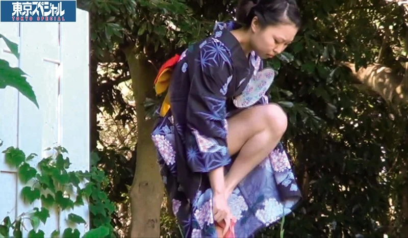 仮設トイレは長蛇の列 毎年の風物詩総集編 花火大会 浴衣美少女野ション盗撮 48名（tsph00072）サンプル画像3