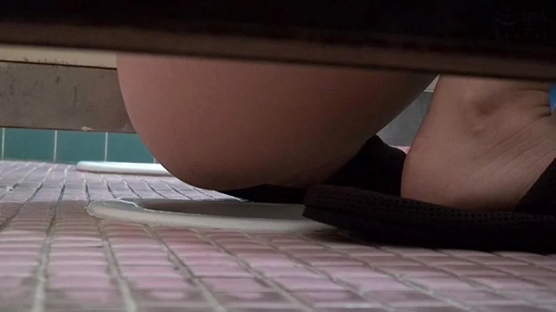 ●学生トイレ盗撮傑作映像集（12tue00091）サンプル画像13