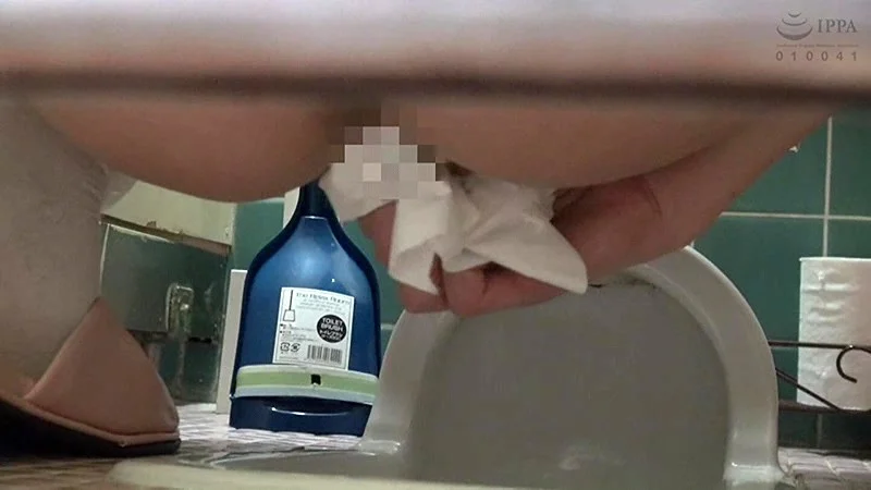 ●学生トイレ盗撮傑作映像集（12tue00091）サンプル画像14