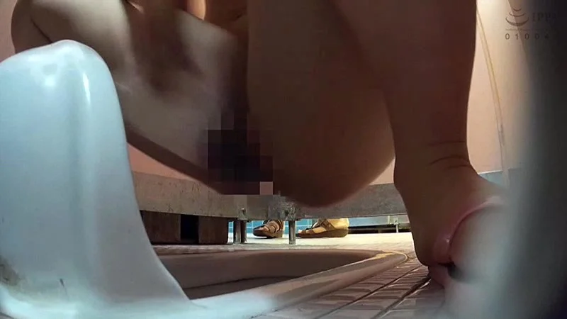 ●学生トイレ盗撮傑作映像集（12tue00091）サンプル画像6