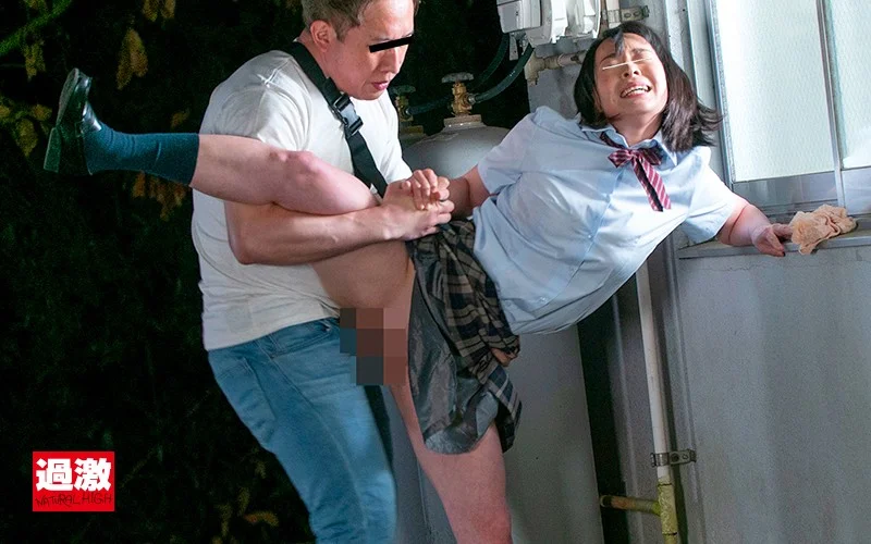 野ション尻に我慢できず無理やり即ハメ!媚薬チ○ポを抜いてもらえず何度も痙攣イキする女子○生(1nhdtb00306)サンプル画像18