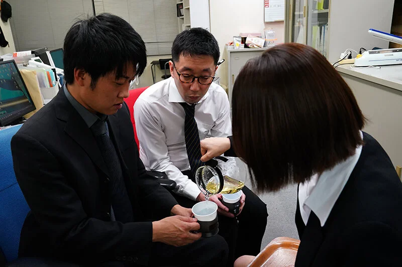 頻尿痴女 完全ノーカットで魅せる美咲かんなの麗しきオシッコ（433neo00926）サンプル画像10