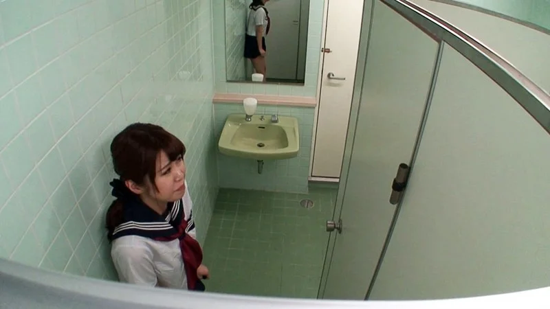 便器目前で我慢出来ずに大量失禁してしまう女子校生 55名240分（h_157cat00382）サンプル画像9