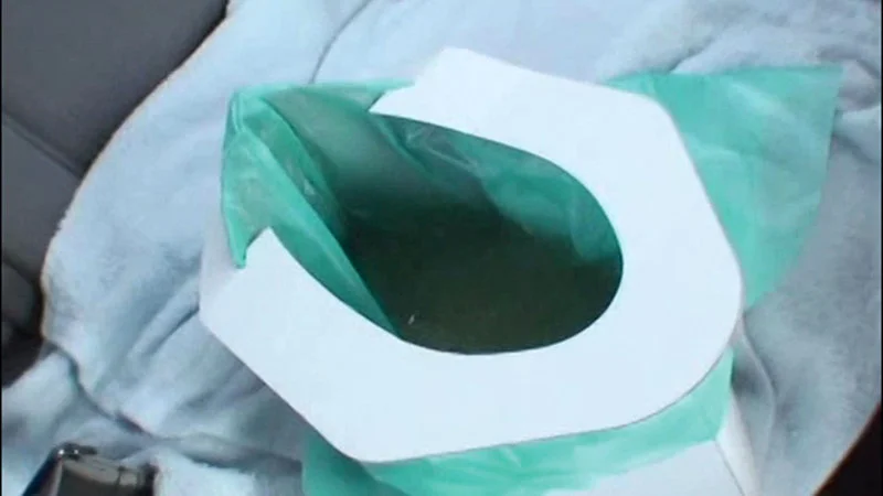 ガマンの限界!車内おしっこ(h_189cha00033)サンプル画像9