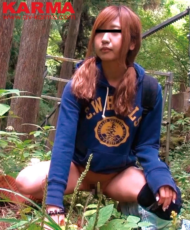 高○山ハイキングコース 山ガールお尻丸出し野ション 高画質盗撮動画(kar00632)サンプル画像2