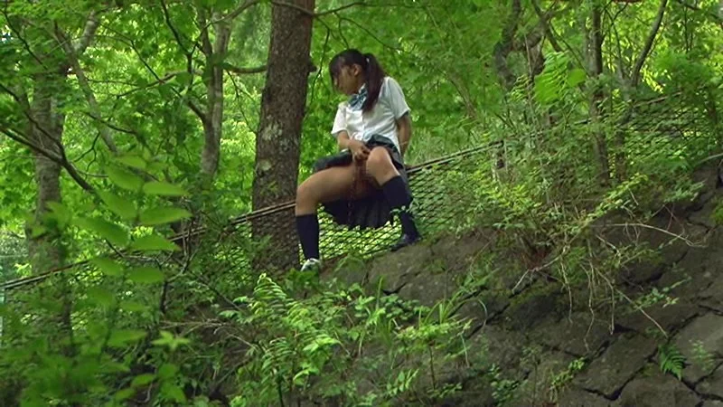 下校中に野ションする女子校生（1fset00581）サンプル画像1